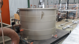 tanque de aquecimento. químico. armazenamento.